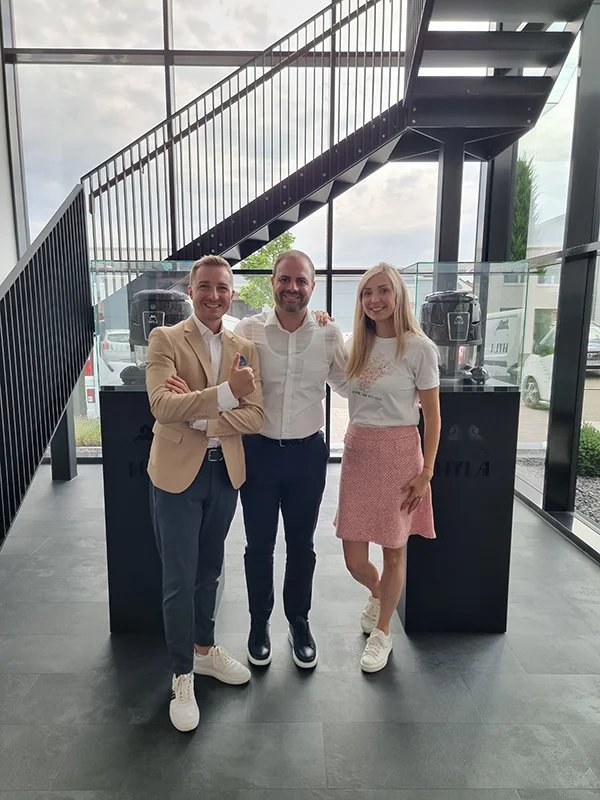 Manuel Nawrot, Dariyos Tan und Martina Nawrot, HYLA Vertriebspartner