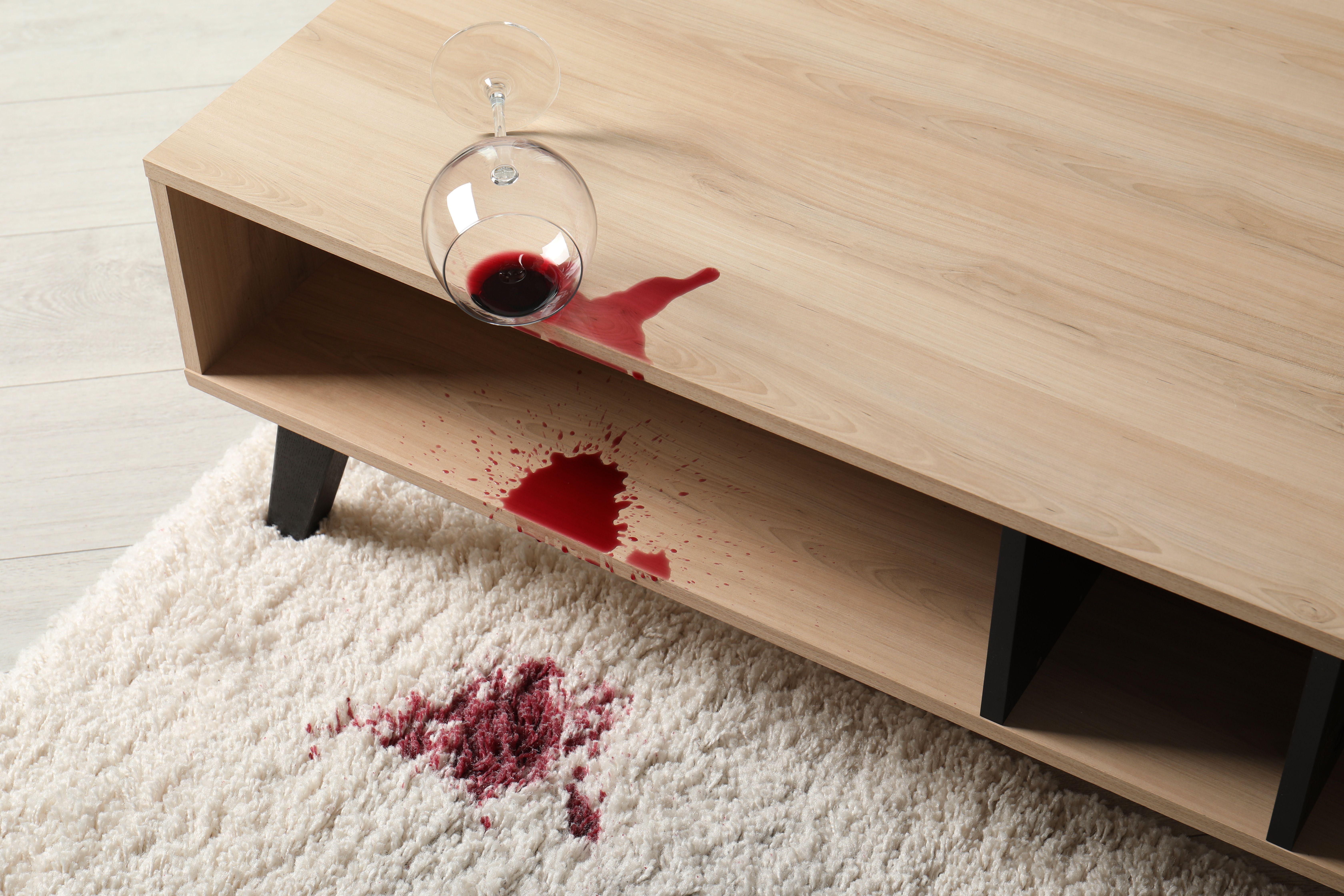 Teppichfleck entfernen mit Hyla